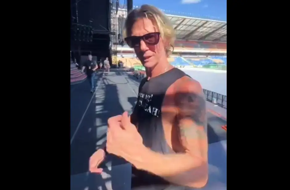 Duff McKagan (Guns N’ Roses): “É bom estar de volta a Portugal. Faz hoje 40 anos que demos o nosso primeiro concerto, a 6 de junho de 1985”