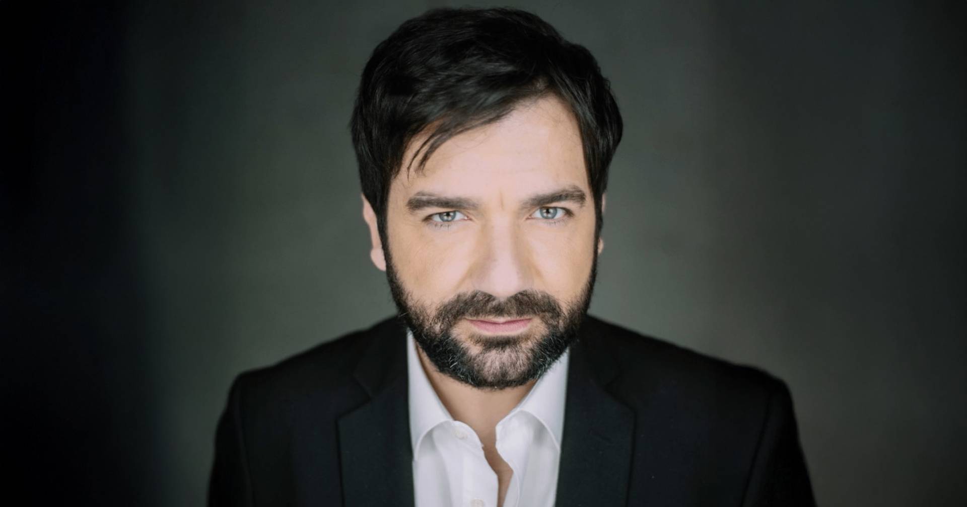 Far-Right Group Attacks Actor in Lisbon, Leading to Hospitalization and Show Cancellation