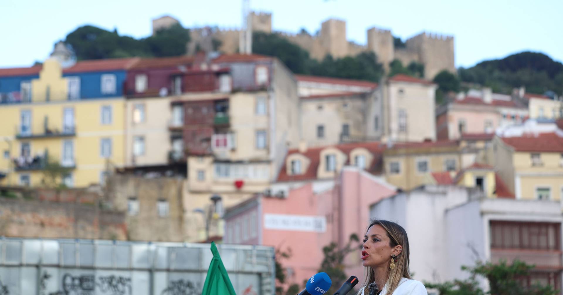 "Joana Amaral Dias Desafia Gouveia e Melo em Candidatura à Presidência: ‘A Face do Pior Que Este Sistema Pode Oferecer!’" #ÚltimasNotícias #Portugal