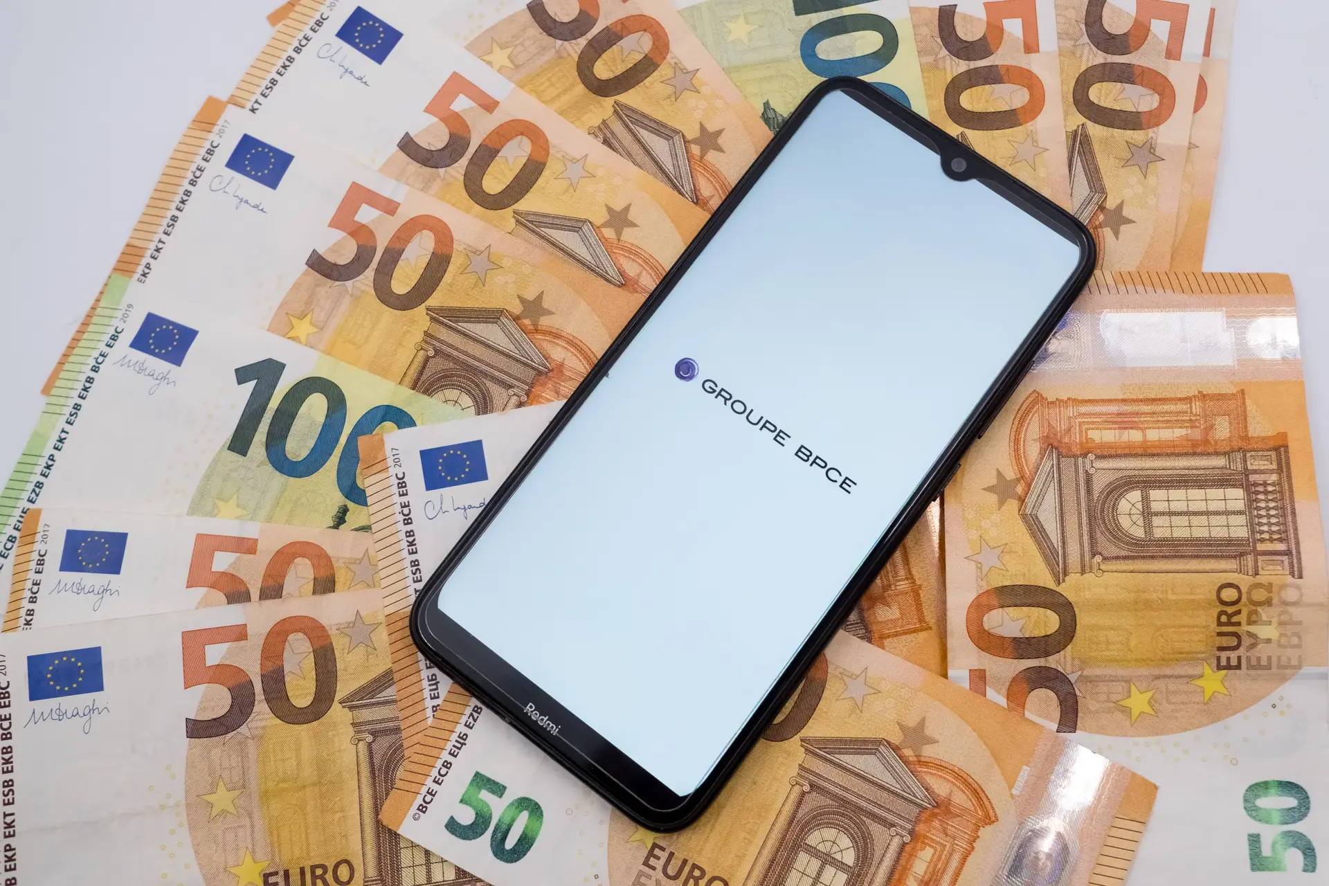 Segundo maior banco de França faz proposta superior à do CaixaBank pelo Novo Banco
