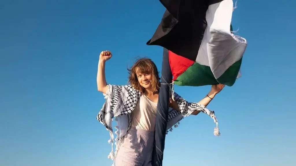 Greta Thunberg deixou a liderança da Flotilha Global Sumud, mas continua na missão rumo a Gaza