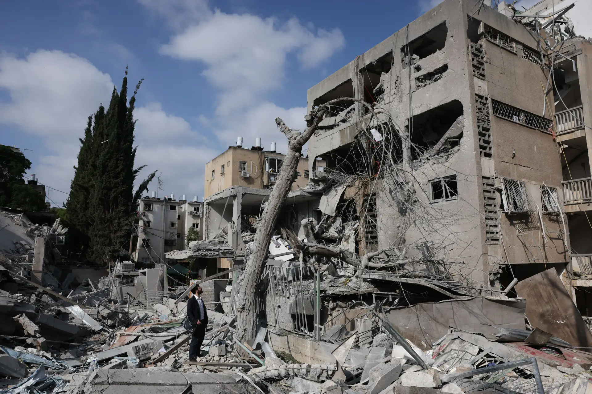 Estragos provocados por ataques iranianos em Bnei Brak, na região centro de Israel