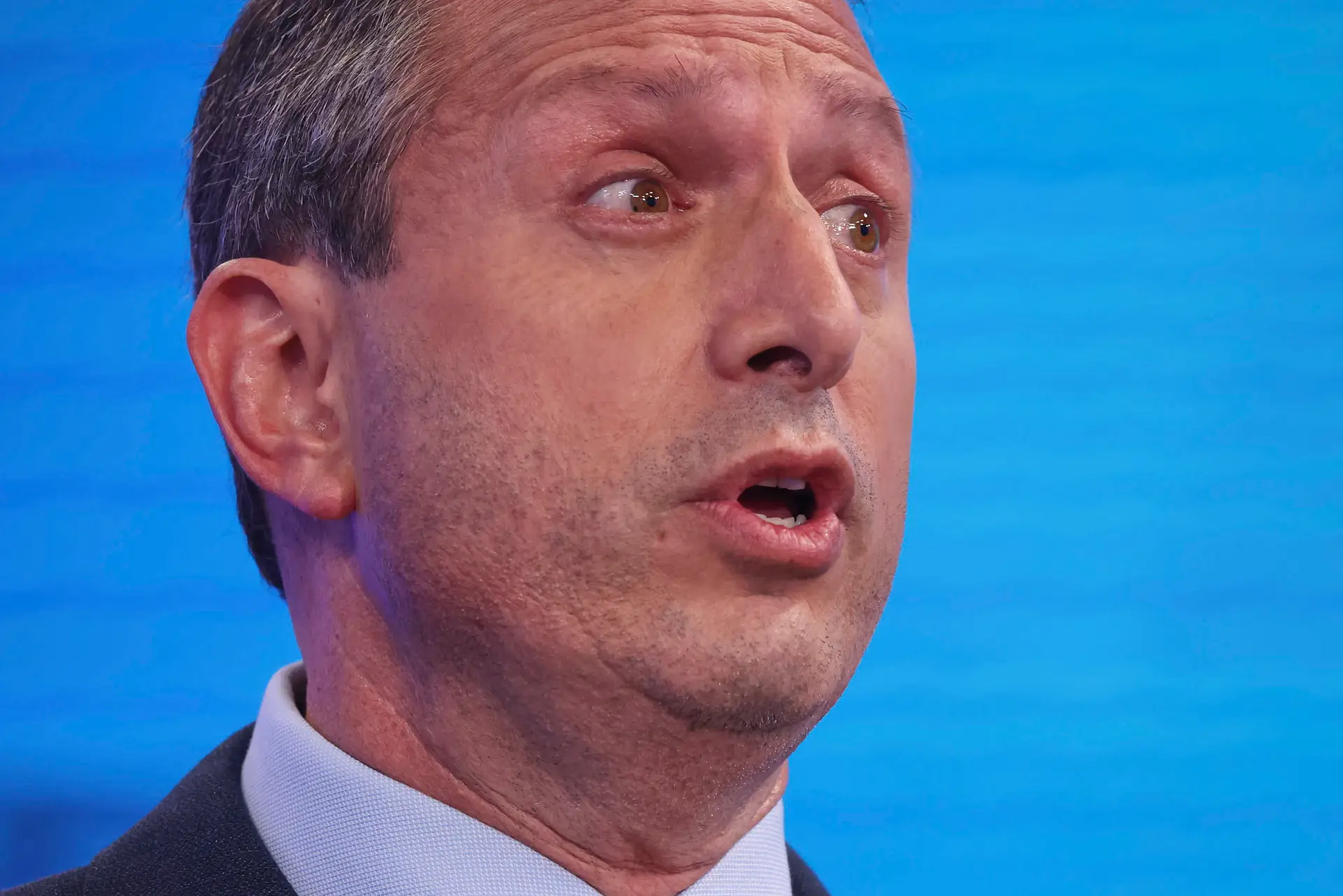 Candidato democrata à Câmara de Nova Iorque detido: agentes da polícia de fronteiras algemaram Brad Lander por ajudar imigrante
