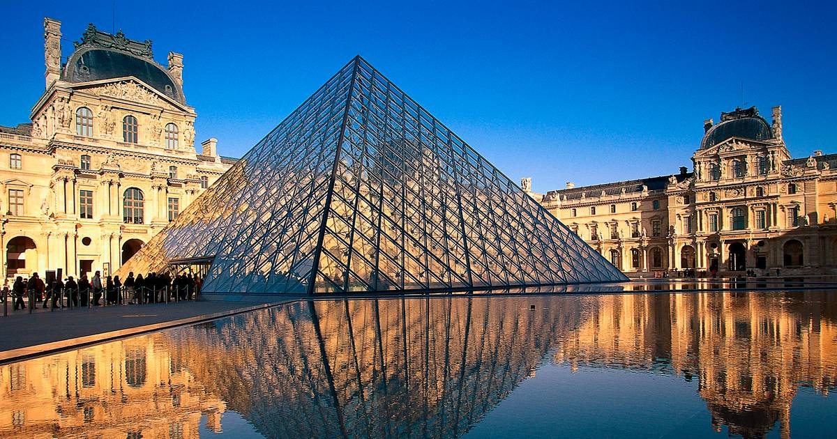 Mascarados assaltam Louvre em Paris, museu fecha portas
