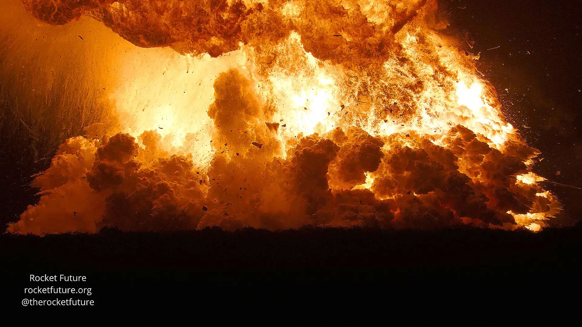 Foguetão da SpaceX explode numa enorme bola de fogo