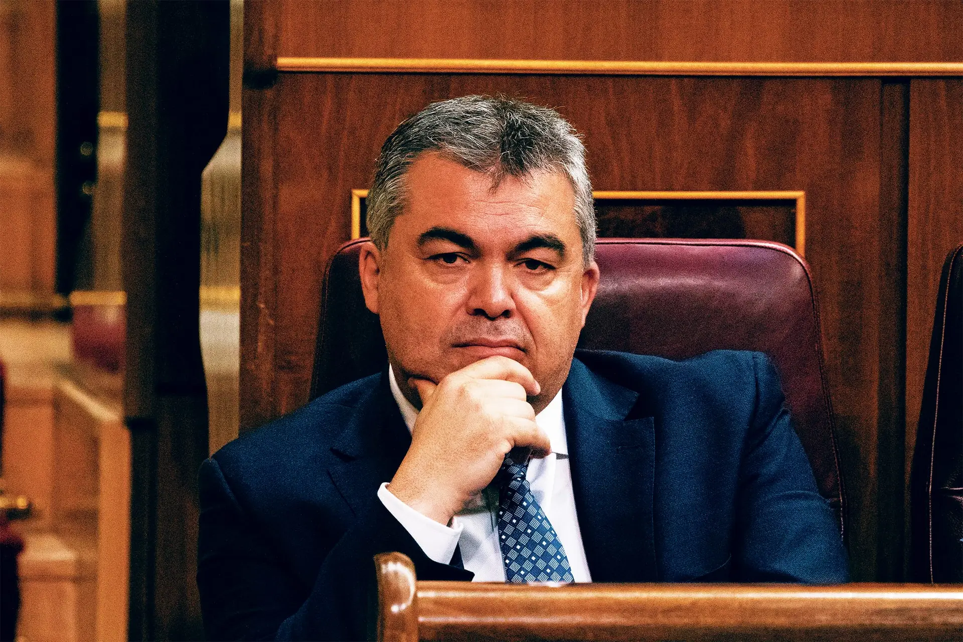 A ver passar a guerra, o fumo do vulcão e os Anjos