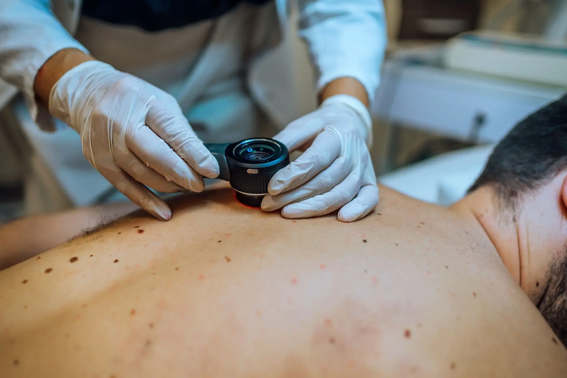 Auditoria interna à dermatologia do Hospital de Santa Maria diz que 99,5% das cirurgias realizadas fora de horas foram bem classificadas