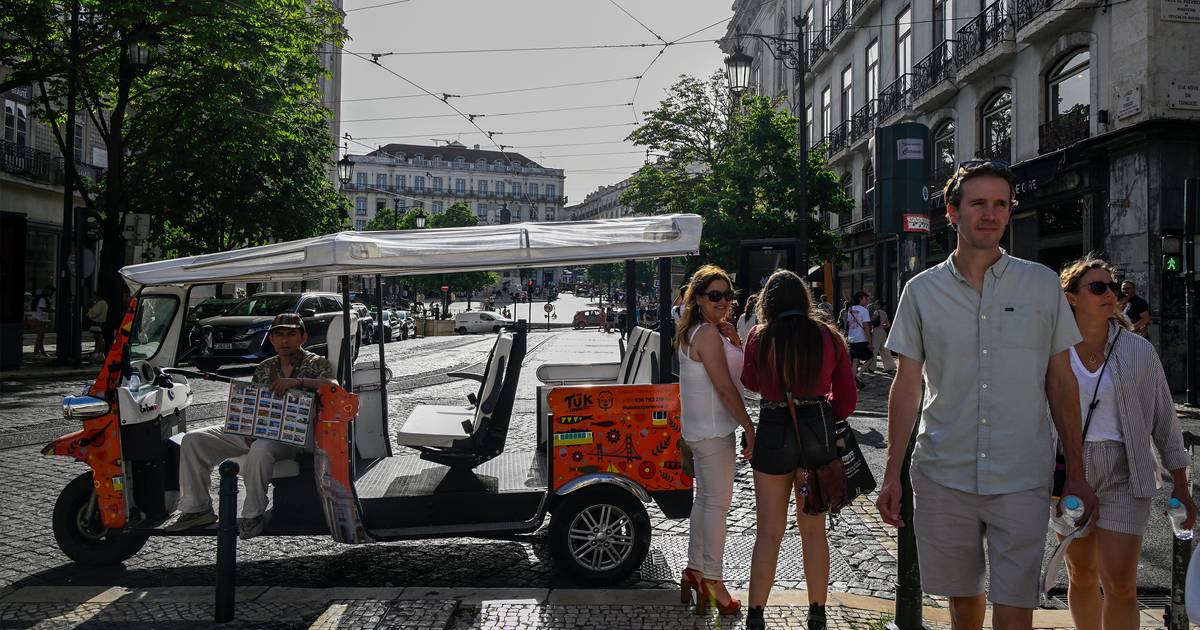 O calor chega na próxima terça-feira a Portugal continental, mas até lá mantém-se a influência de uma massa de ar frio