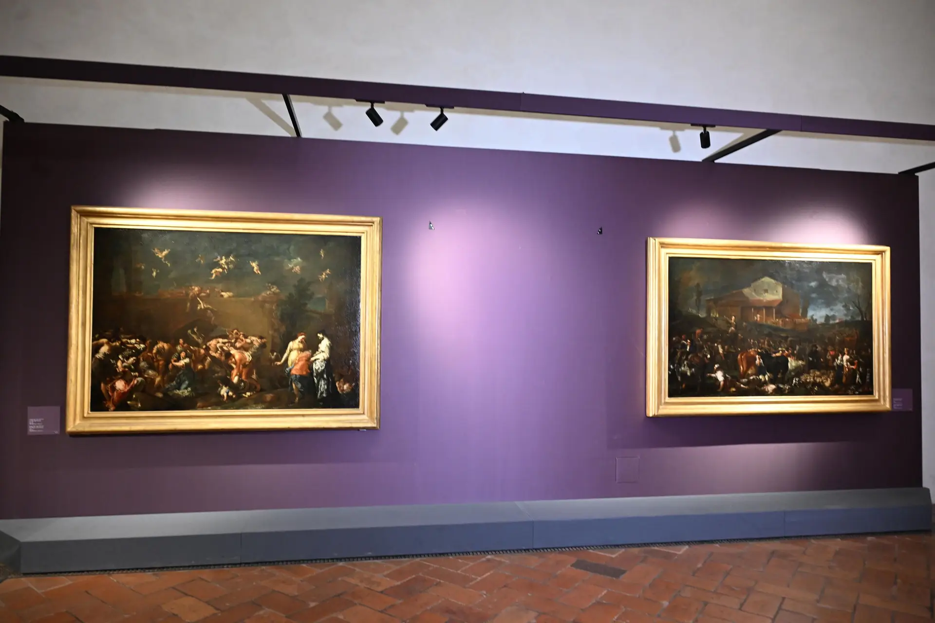 A parede da galeria Uffizi sem o quadro danificado