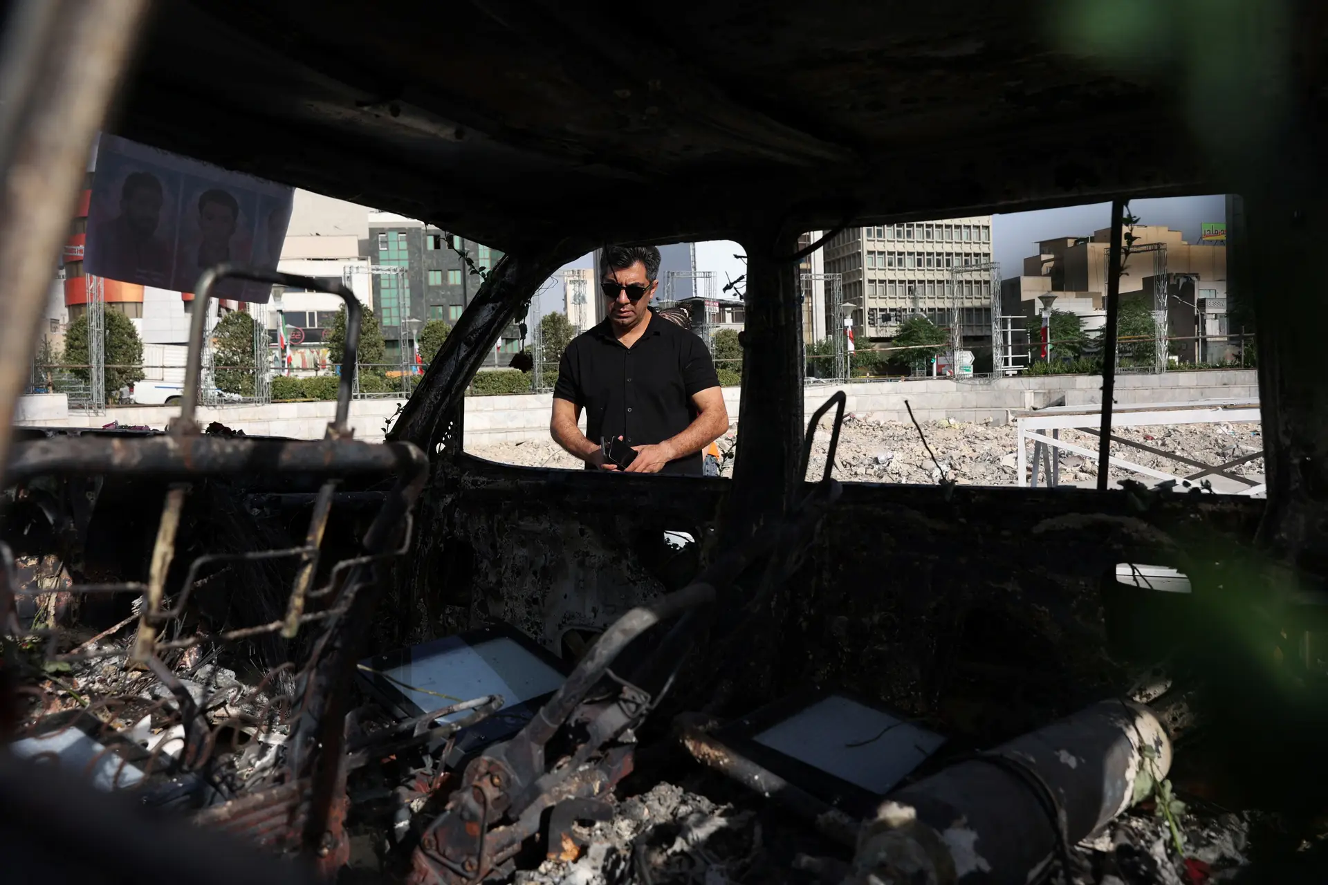 Imagens da destruição causada pelos ataques aéreos na capital iraniana, Teerão