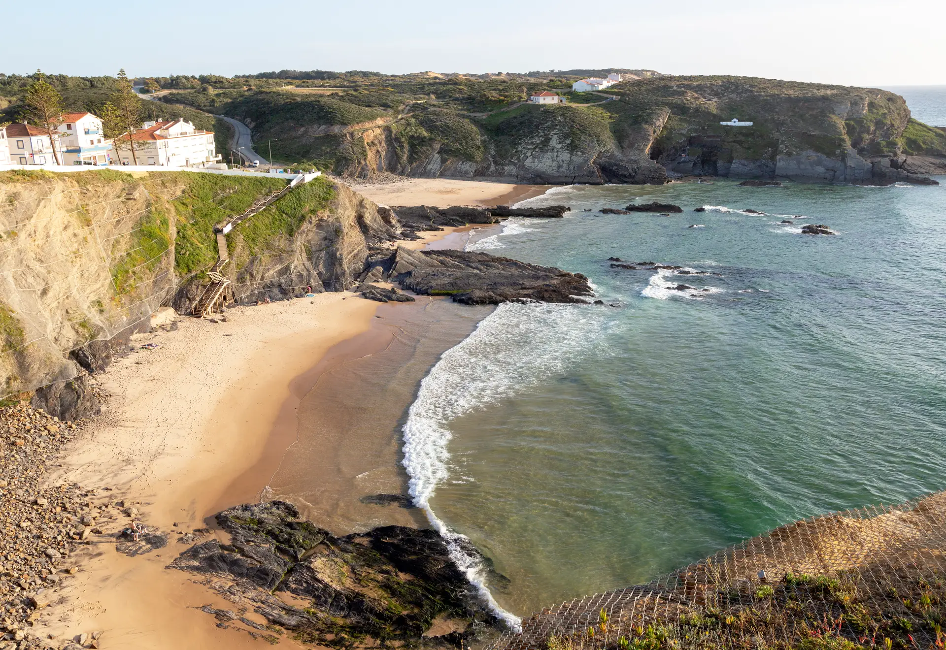 Praia na zona do Parque Natural do Sudoeste Alentejano e Costa Vicentina, Zambujeira do Mar