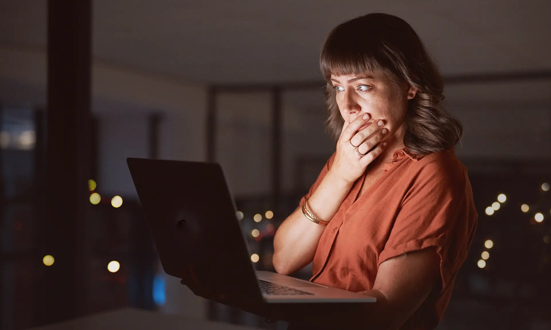 Trabalhadores com síndrome do impostor têm probabilidade maior de enfrentar um burnout