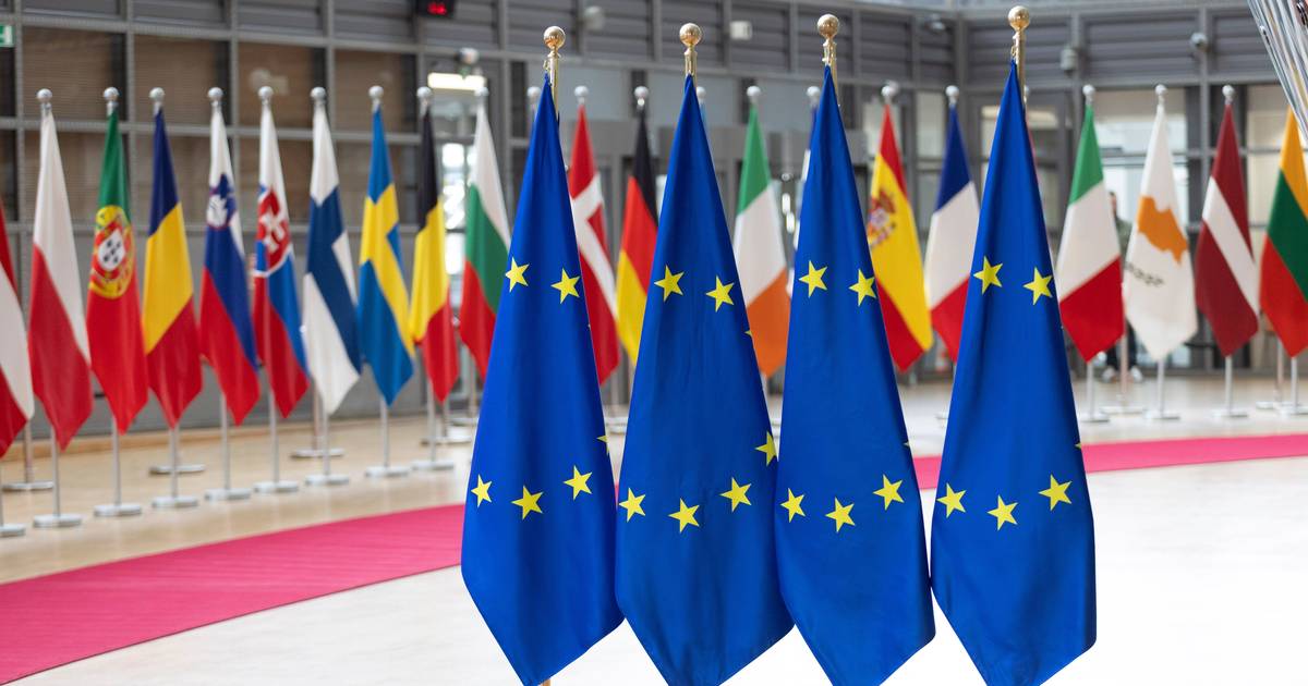 UE procura opções de diálogo com a Rússia. Zelensky pediu aos 27 para se prepararem