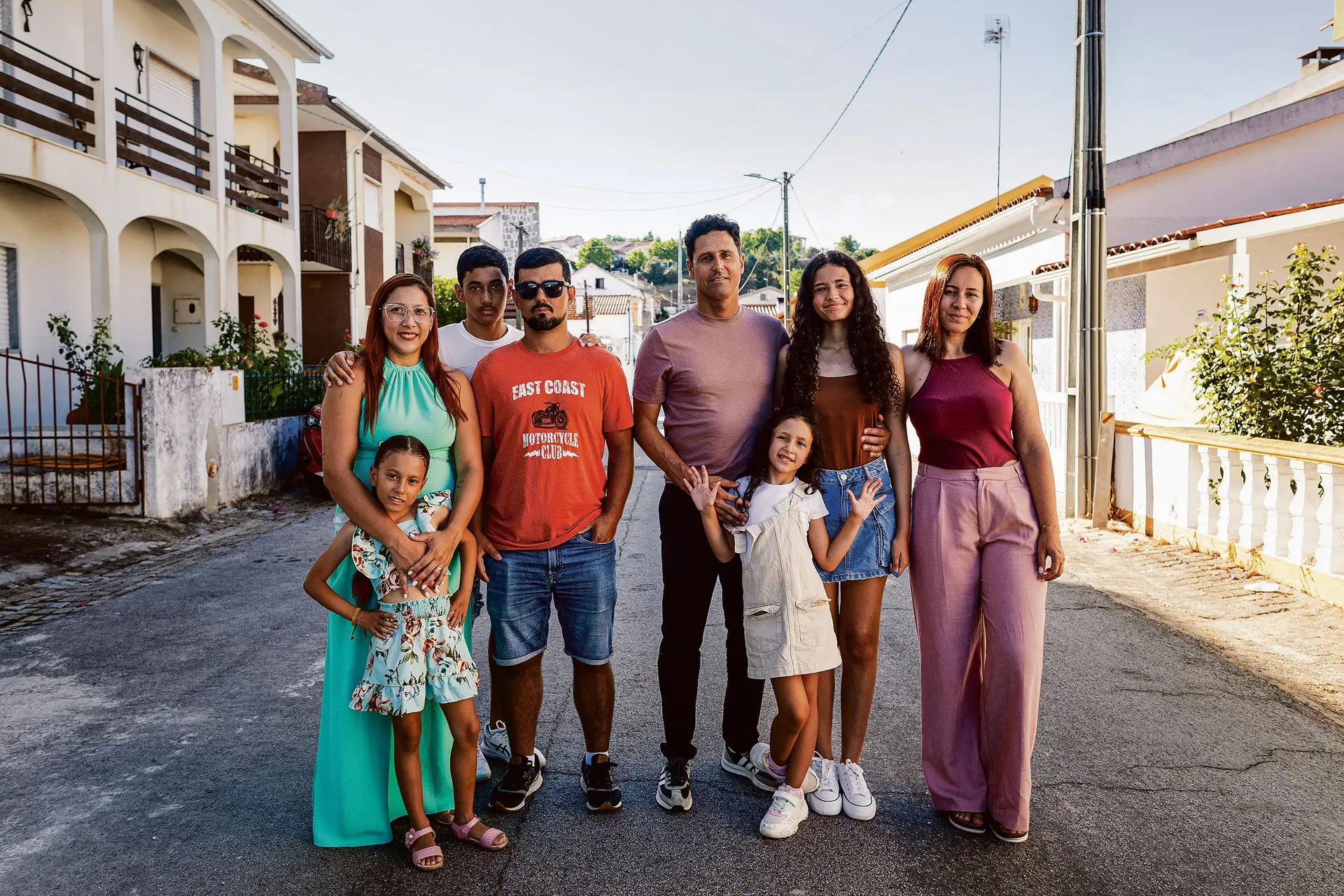 A família que veio do Brasil há três anos: Priscila e William com os filhos Luccas e Maria Clara, ao lado de Júnior (irmão de Priscila) e a sua mulher, Joelma, com as filhas Júlia e Mariáh.