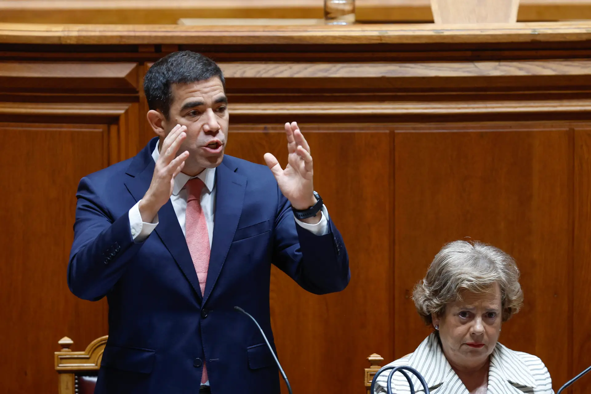 António Leitão Amaro e Maria Lúcia Amaral no debate parlamentar sobre a lei da nacionalidade 