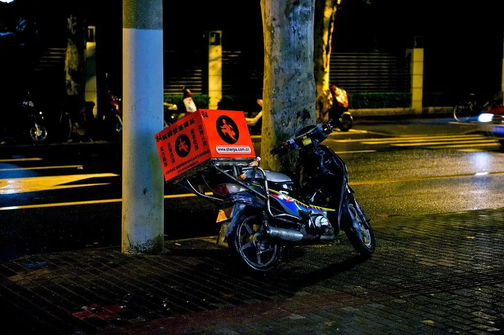 Motoristas de entregas estão recebem menos de um dólar por entrega e têm pouco tempo para descansar, houve uma sequência de vários incidentes noticiados