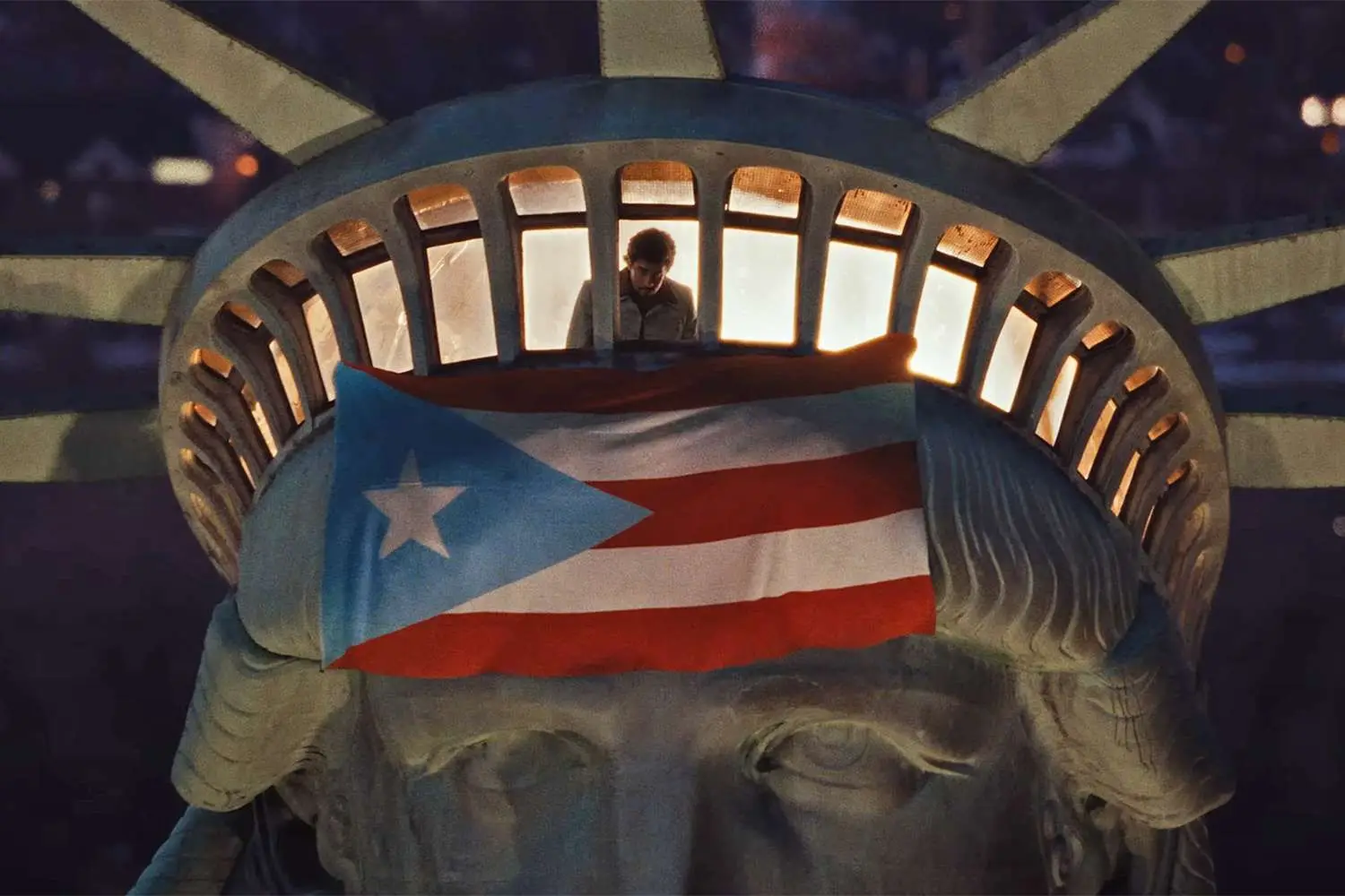 ‘Trump’ a pedir desculpa aos imigrantes e uma Estátua da Liberdade com uma bandeira de Porto Rico: a ‘NUEVAYol’ de Bad Bunny já tem vídeo