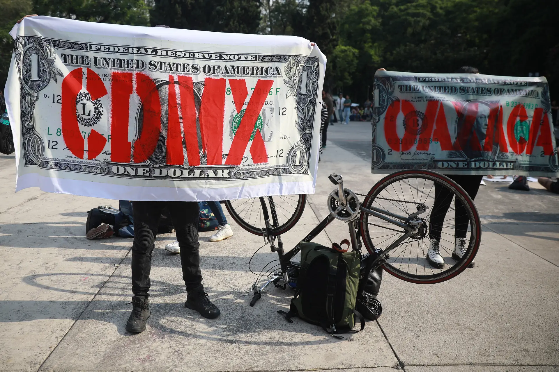 “Gringos, parem de roubar a nossa casa”: manifestação contra turismo de massas termina em violência na Cidade do México (veja as imagens)