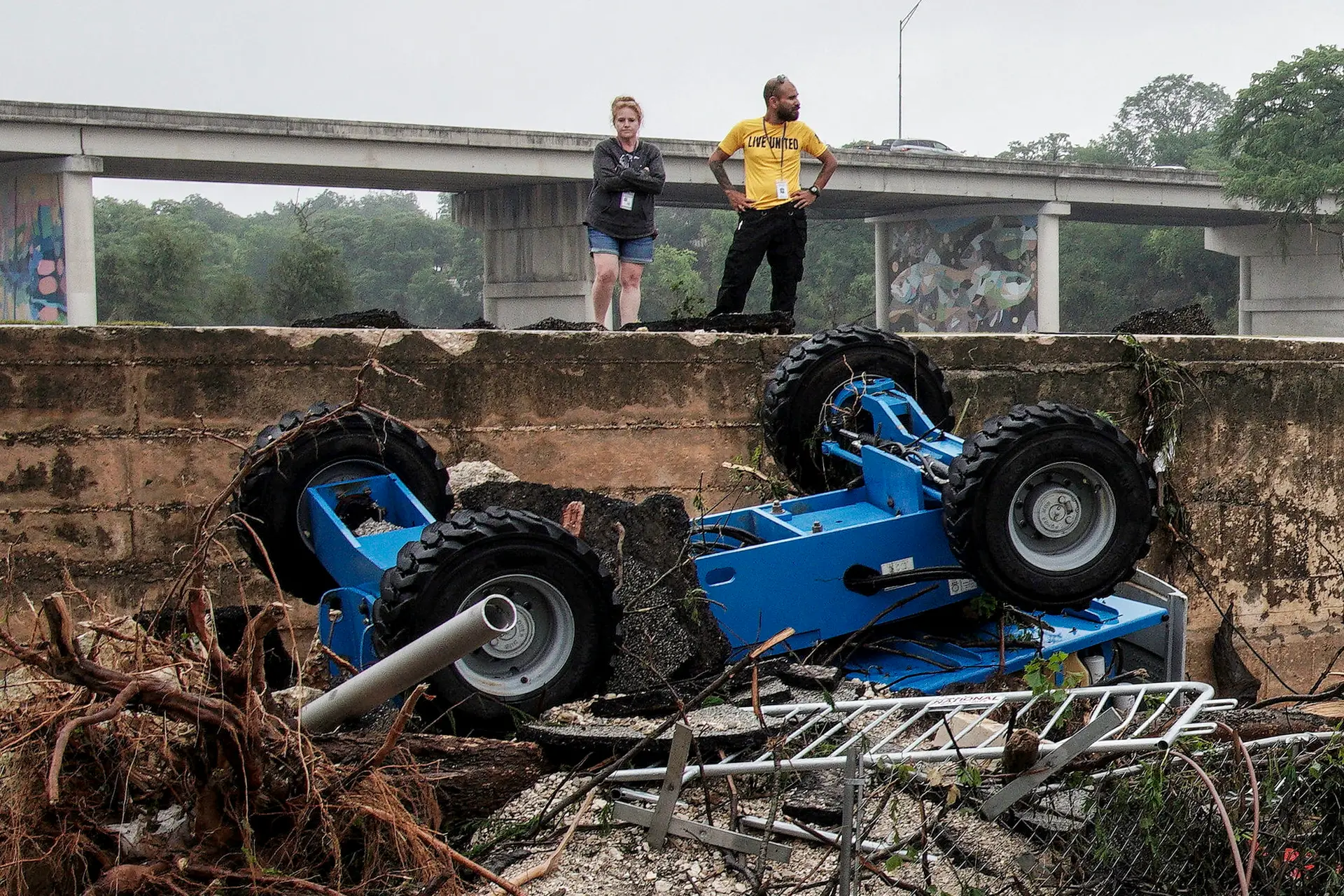 Texas submerso: imagens das enxurradas relâmpago que fizeram mais de 80 mortos