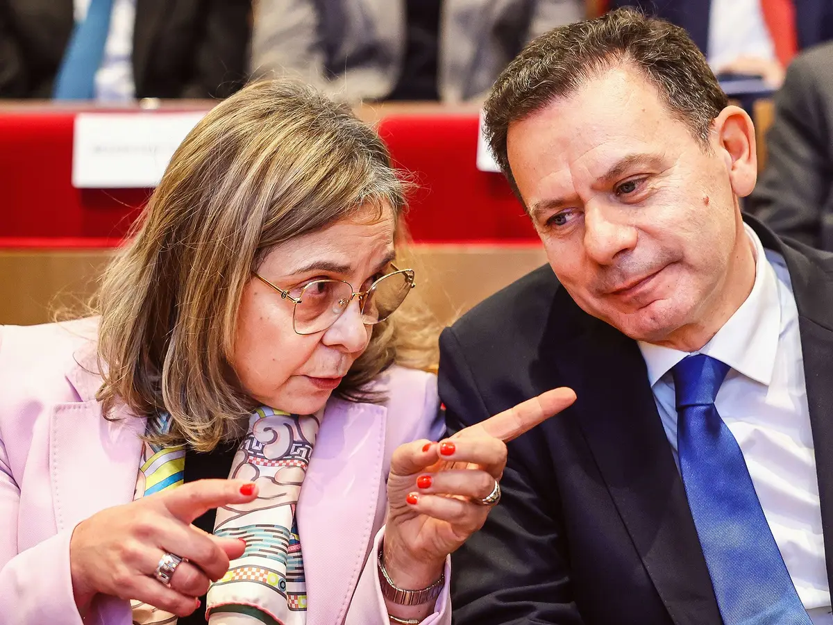 Montenegro afirma que há "menos problemas" na saúde do que há um ano -  Expresso