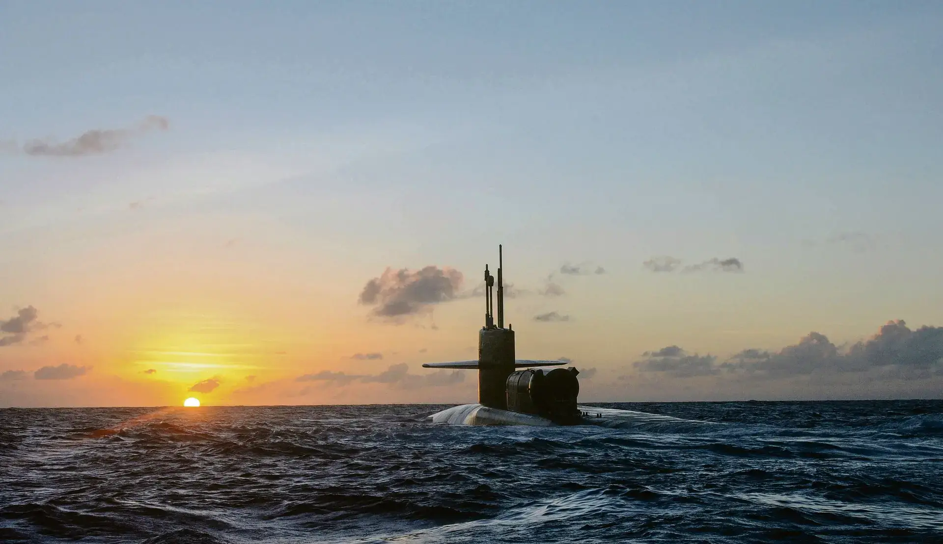 O submarino americano “USS Michigan” em operações no Pacífico Sul