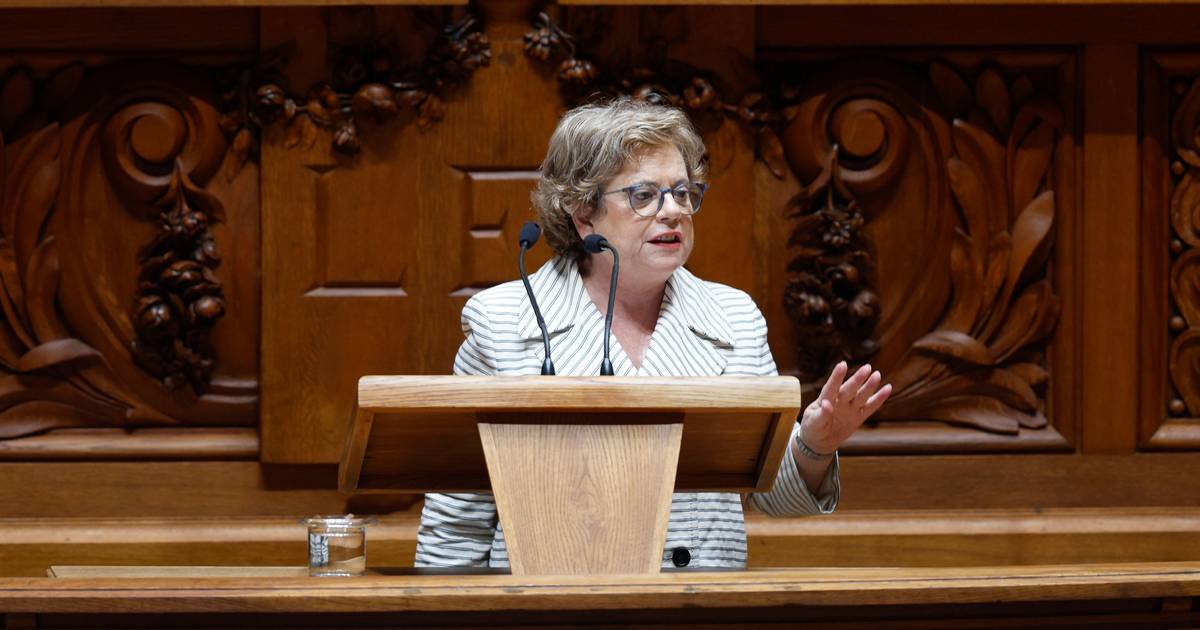 Novas regras no controlo das fronteiras nos aeroportos correram "muito mal", reconhece ministra da Administração Interna e reparte culpas