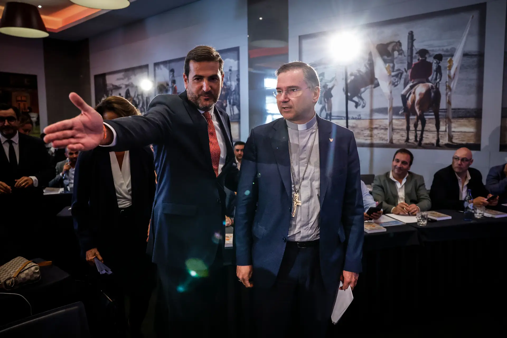 D. Américo Aguiar com Hugo Soares nas jornadas parlamentares do PSD