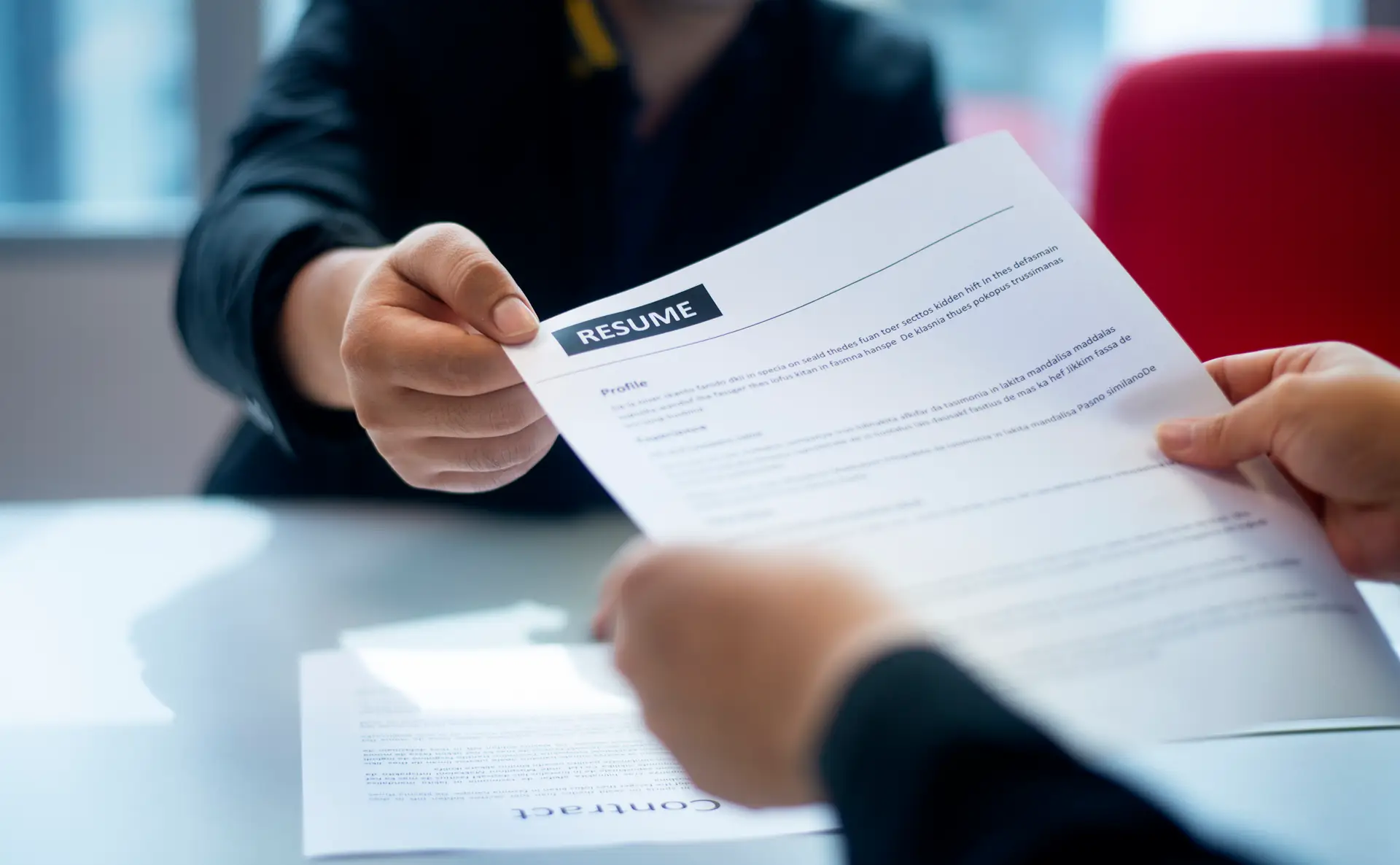 Procura um novo emprego? Eis três dicas para atrair recrutadores globais
