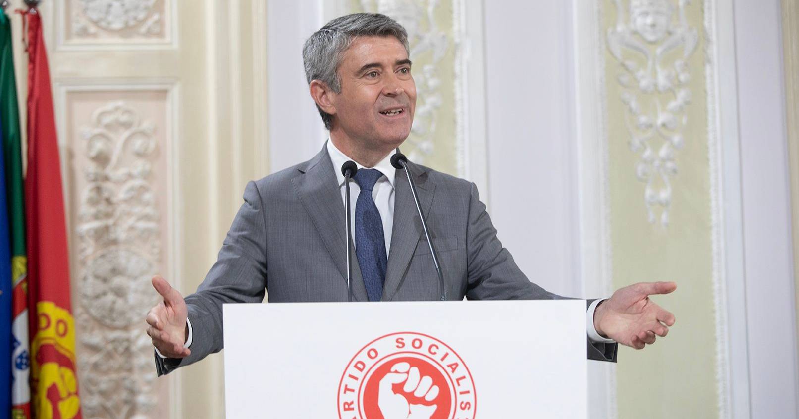 Montenegro Held Accountable for Potential Hate Incidents, Warns Carneiro
