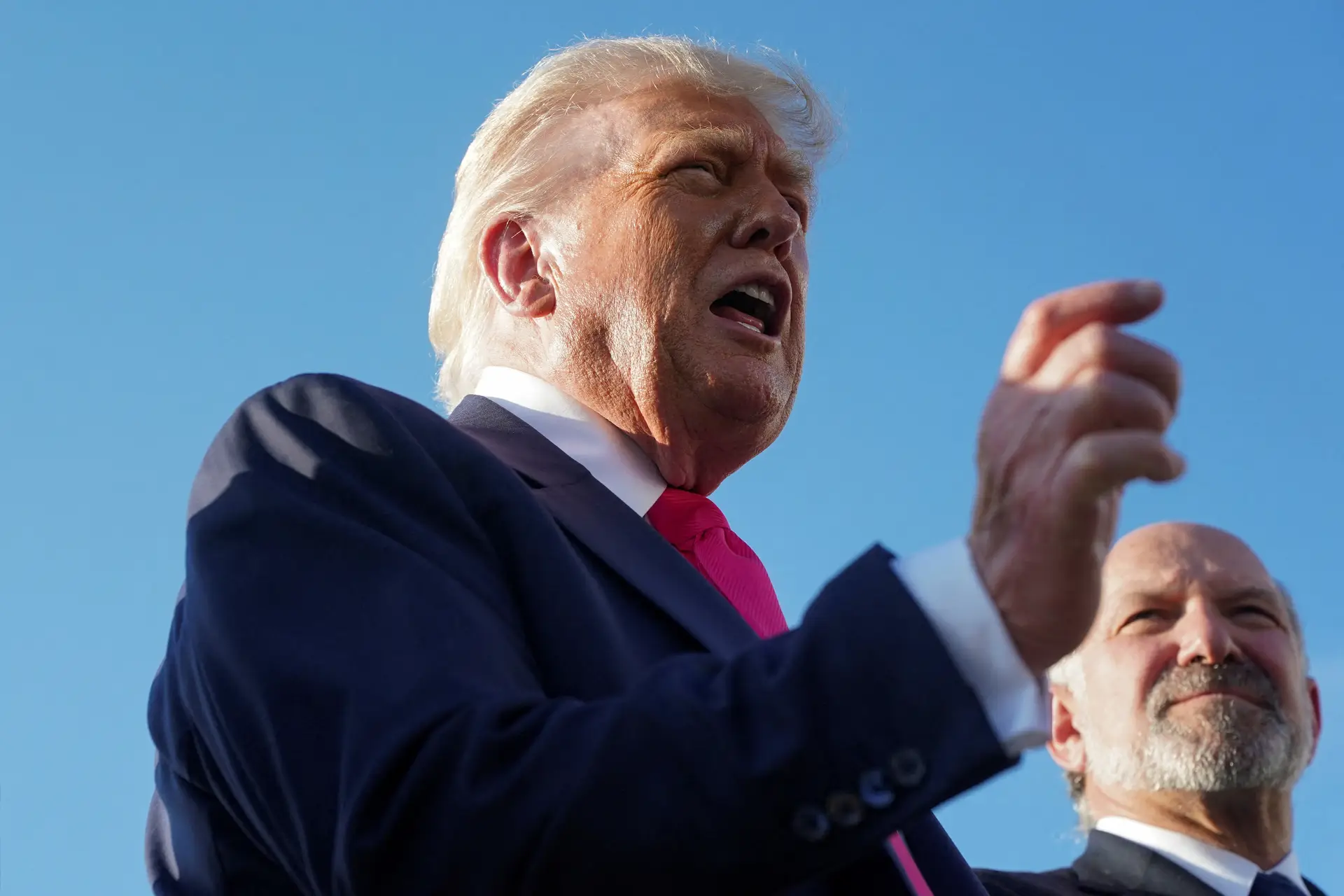 Trump anuncia investimento de 79 mil milhões de euros para inteligência artificial e promete “muito mais do que isso”