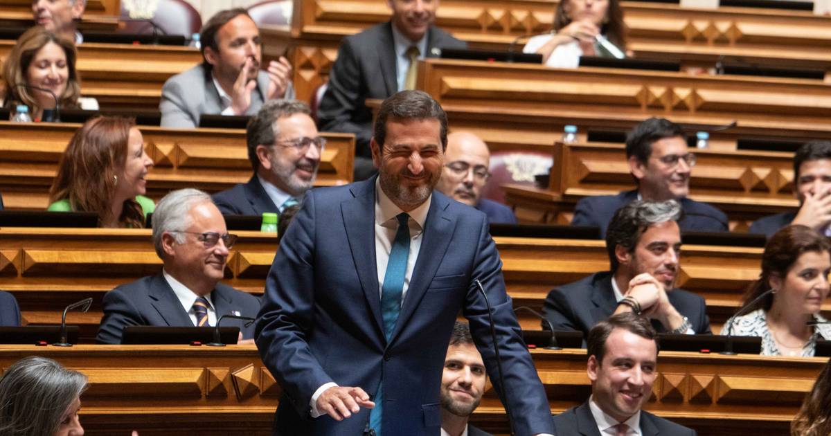 PS pega nos “mais 400 mil votos” para dizer que é o líder da oposição, PSD pede-lhe “humildade” para reconhecer derrota