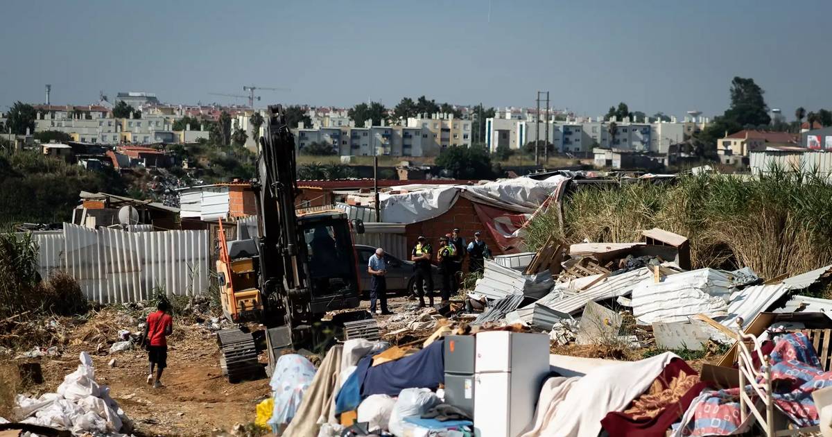 Câmara de Loures suspende demolições no bairro do Talude previstas para os próximos dias
