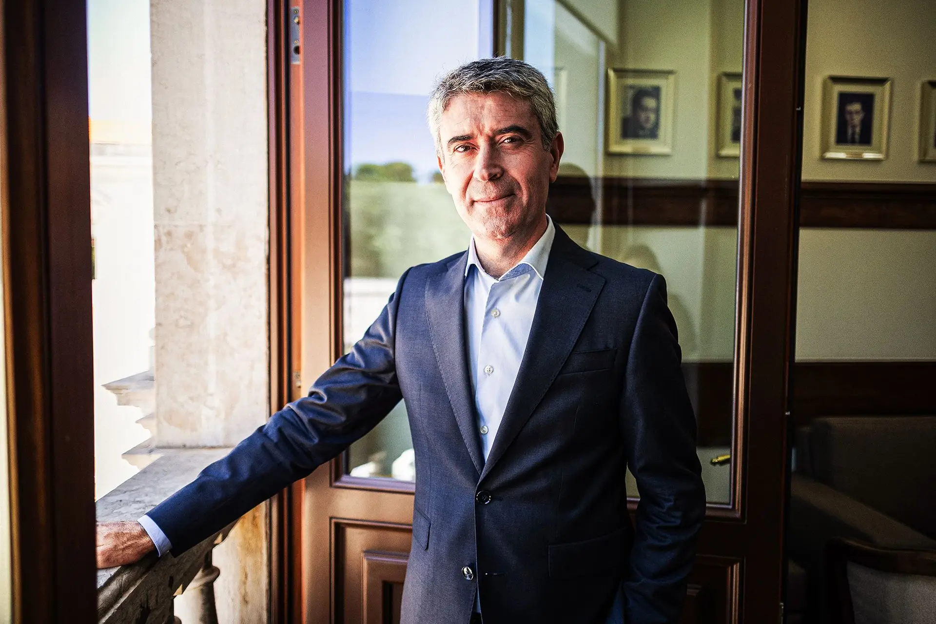 José Luís Carneiro vai continuar a enviar cartas e a pedir reuniões a Montenegro