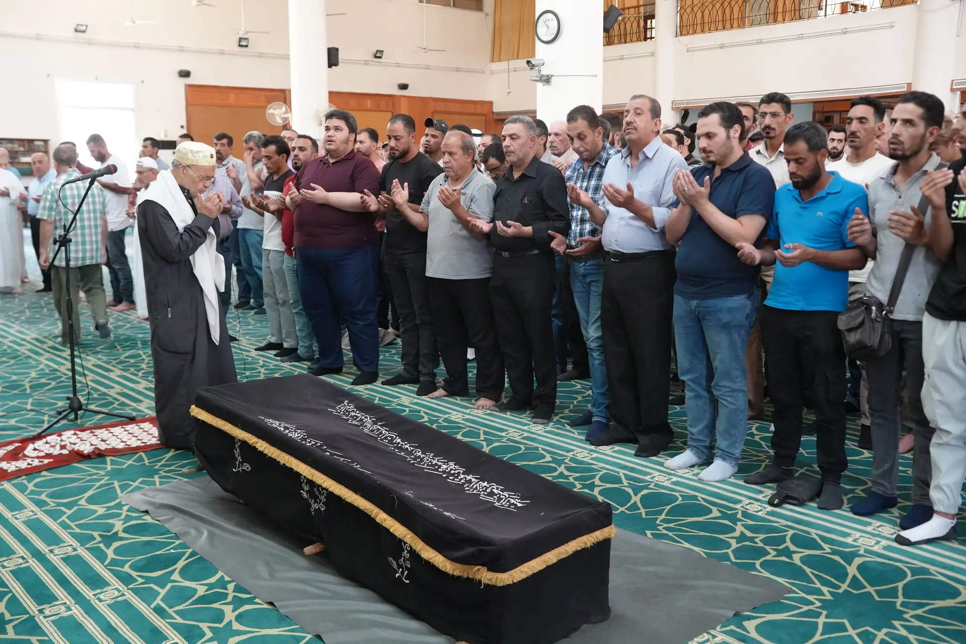 Funeral de uma mulher vitimada pelo ataque aéreo israelita a Damasco