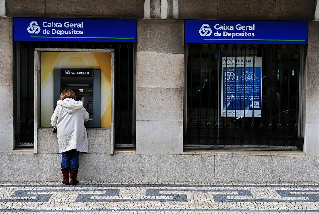 Banco de Portugal obriga bancos a aumentar as "letras pequeninas" dos cartazes publicitários