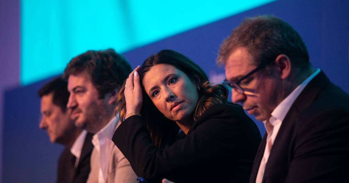 Mariana Leitão critica Montenegro por associar responsabilidade ao Chega, "a direita do caos e do ódio"