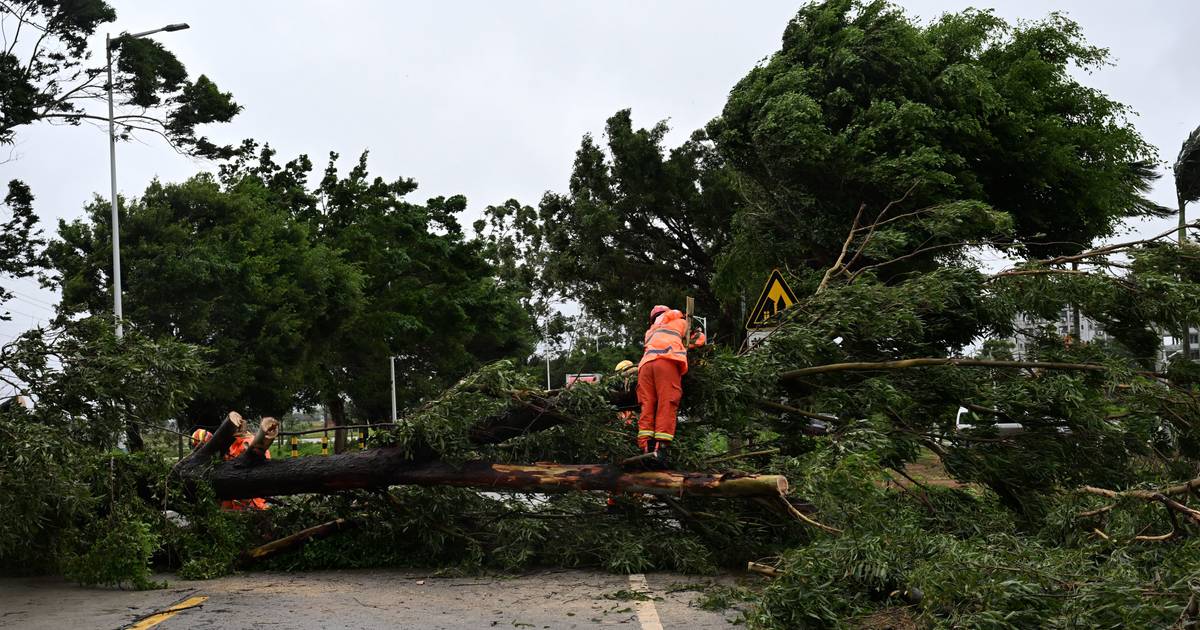 Tufão Wipha atinge sul da China e obriga à retirada de mais de 660 mil pessoas