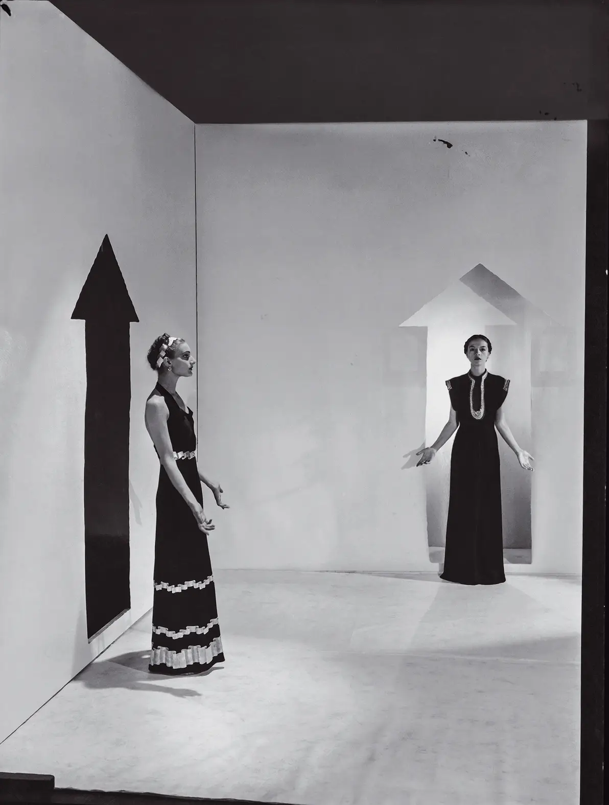 Na moda livre de Elsa Schiaparelli há humor e imaginação