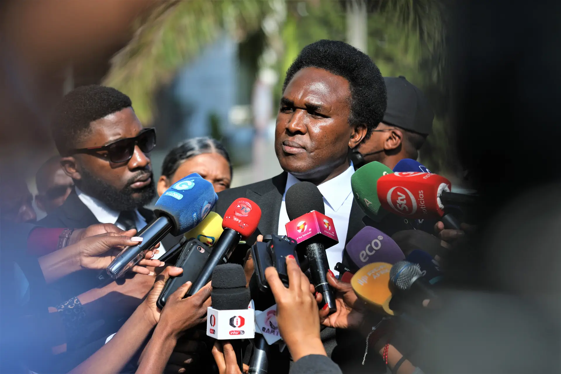 Venâncio Mondlane à saída da Procuradoria-Geral da República