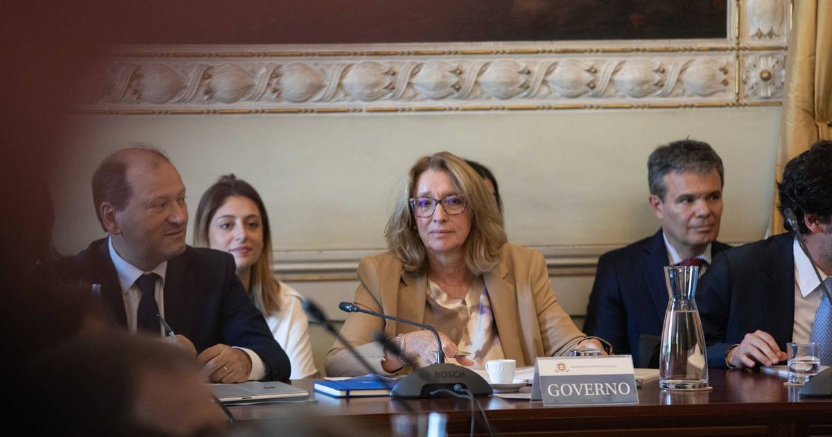 Governo adia discussão da lei laboral para depois das presidenciais