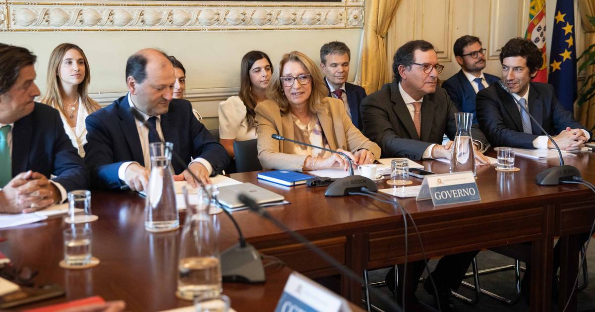 “Fumo branco no acordo laboral pode vir nas próximas duas semanas”, agora há jogo em Alvalade: fim da reunião entre Governo e parceiros