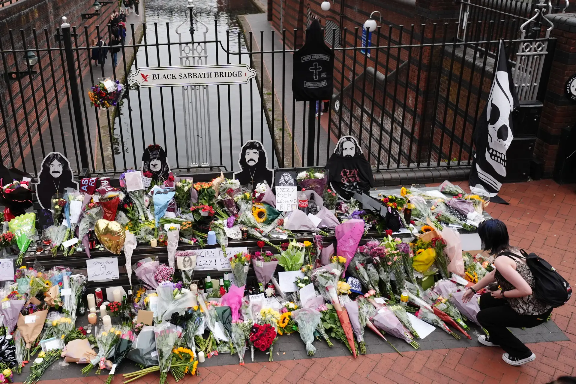 Ponte dos Black Sabbath em Inglaterra transformada em memorial para Ozzy  Osbourne - Expresso