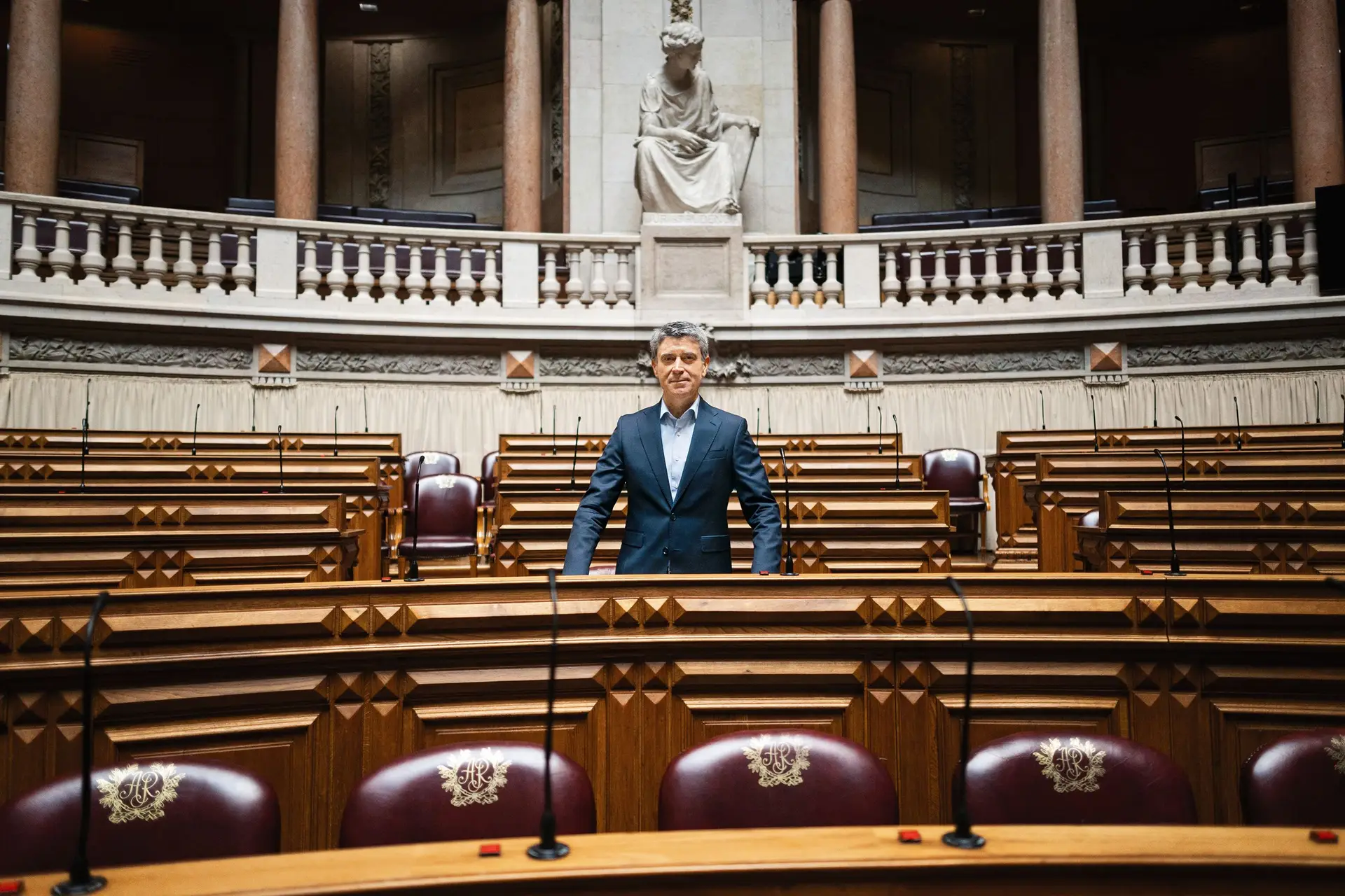 José Luís Carneiro tem sido pressionado a distanciar-se do Governo