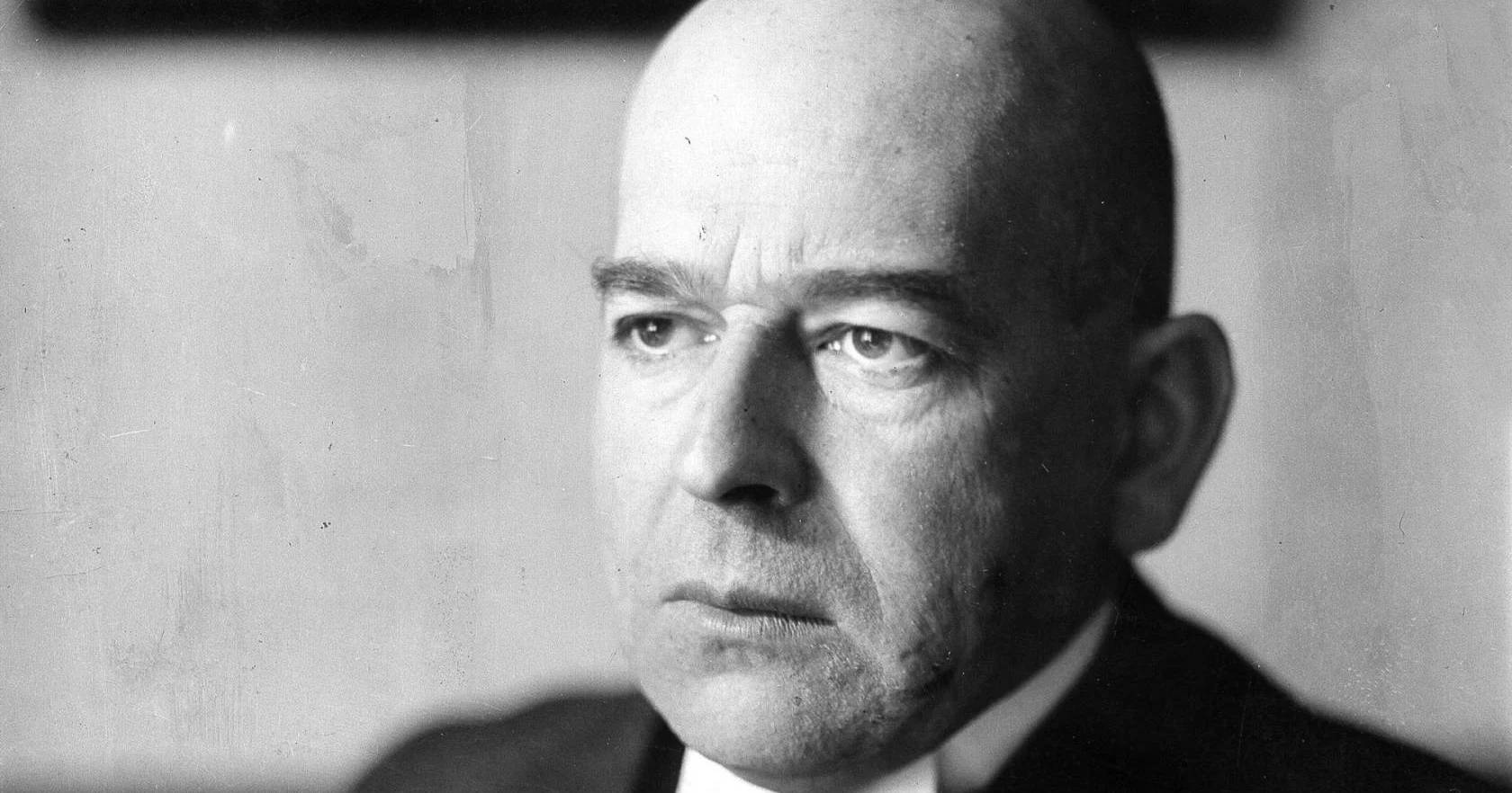 O declínio da civilização, Doppelgängers, Primeira Guerra Mundial e um arquivista transgénero