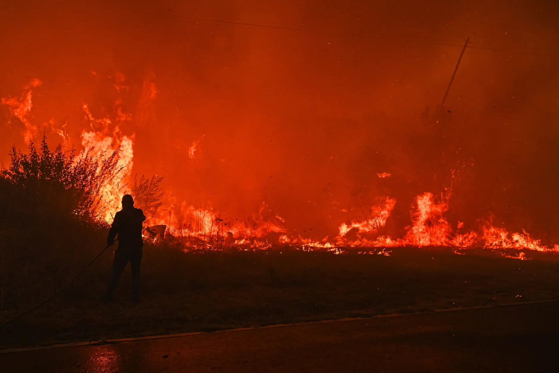 População da freguesia de Ermida abrigou-se em igreja para fugir de incêndio