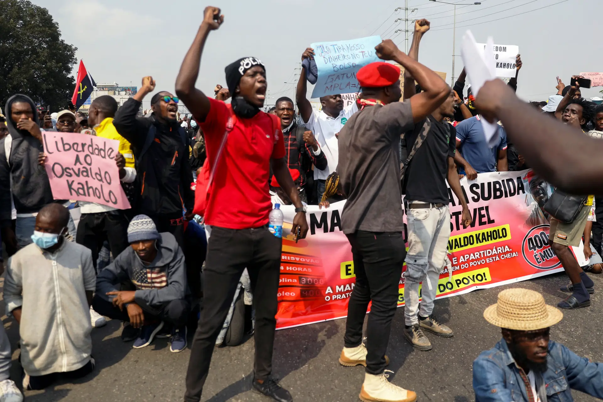 Na segunda-feira começou uma greve de taxistas em Luanda, que culminou em diversos protestos pela capital angolana