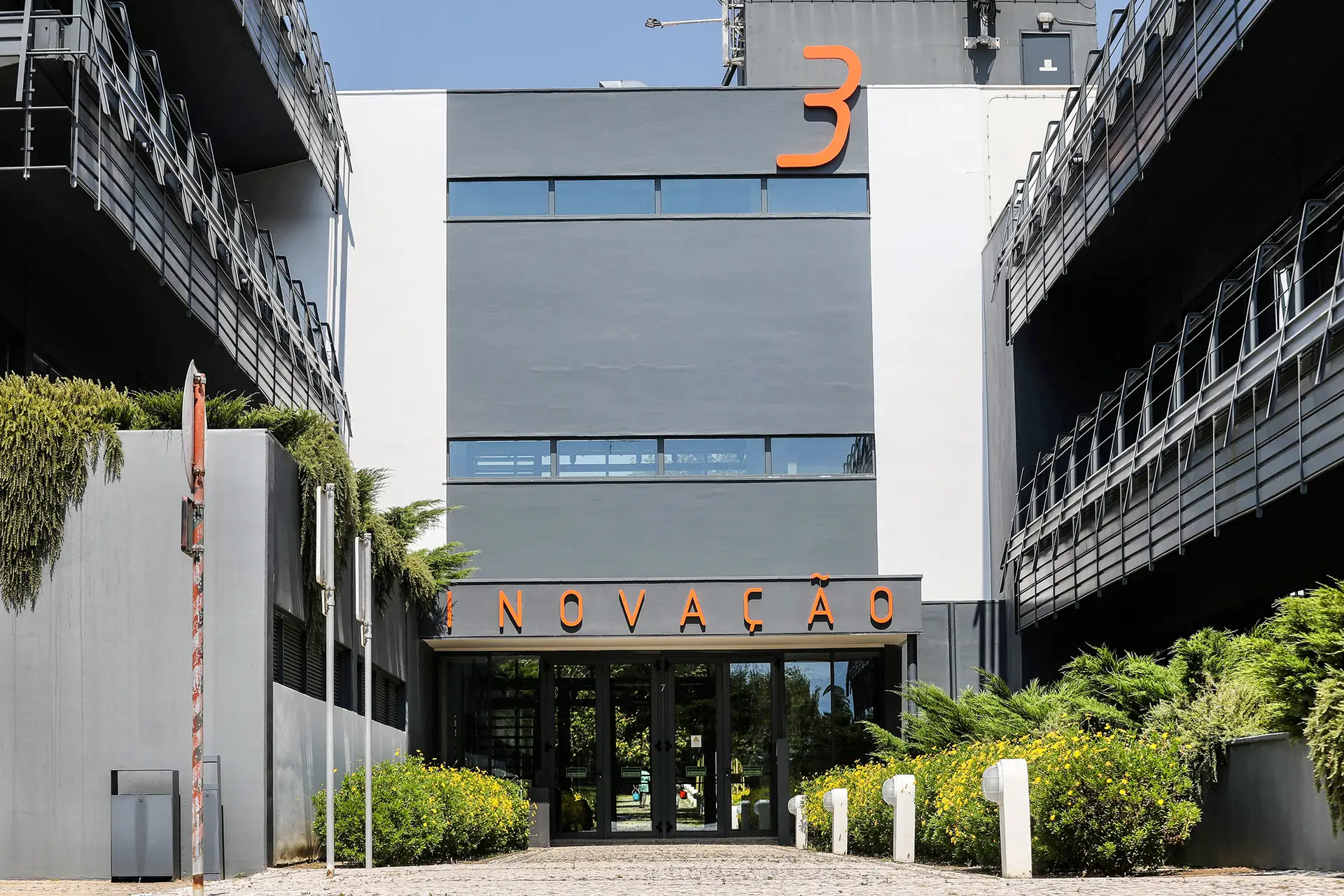 Instalações da Trust in News no Tagus Park foram alvo de despejo esta quinta-feira