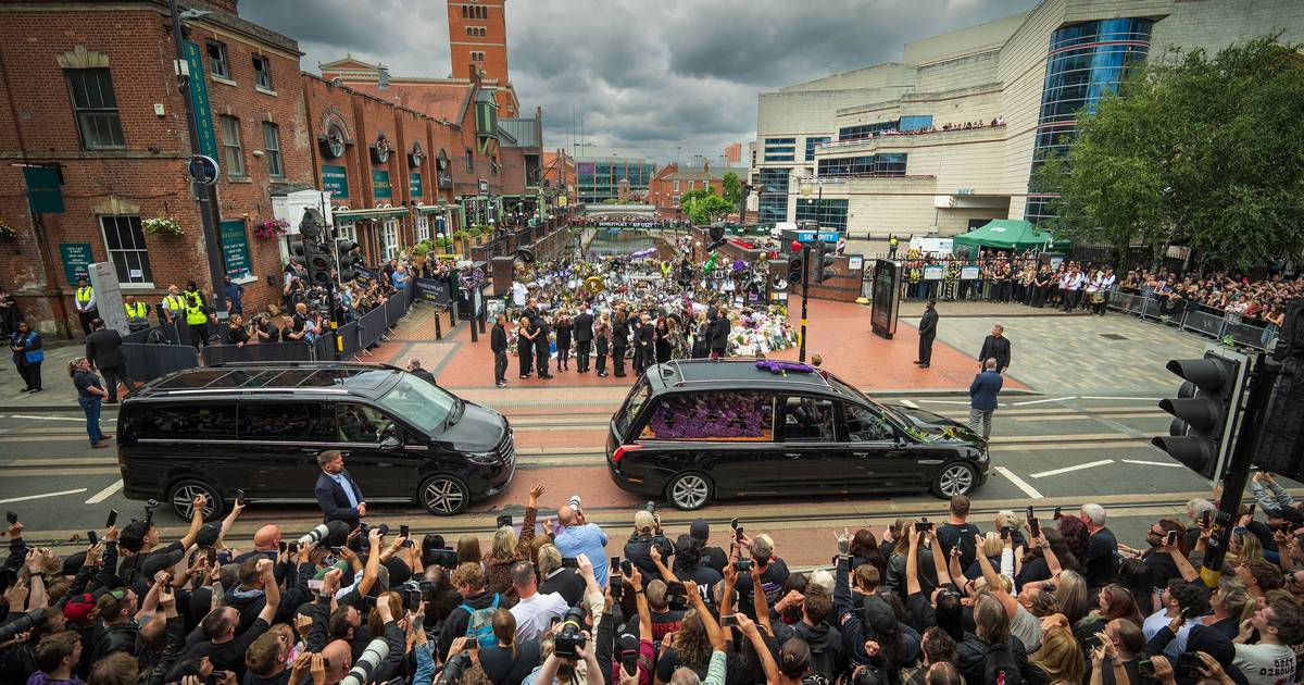 Funeral de Ozzy Osbourne: a homenagem emocionante de milhares de pessoas em Birmingham