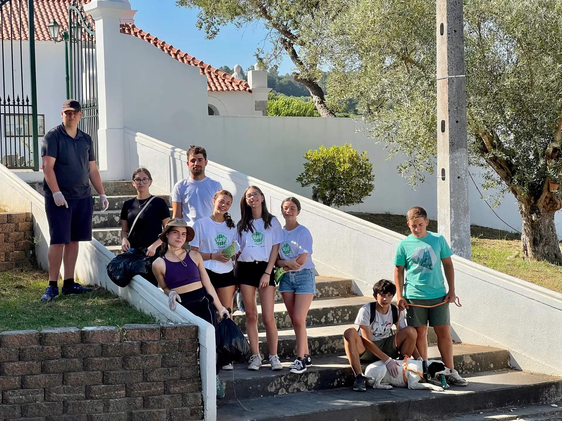 "Um exemplo de inclusão e interculturalidade" na aldeia de Arrouquelas: jovens europeus são voluntários na vigilância a incêndios