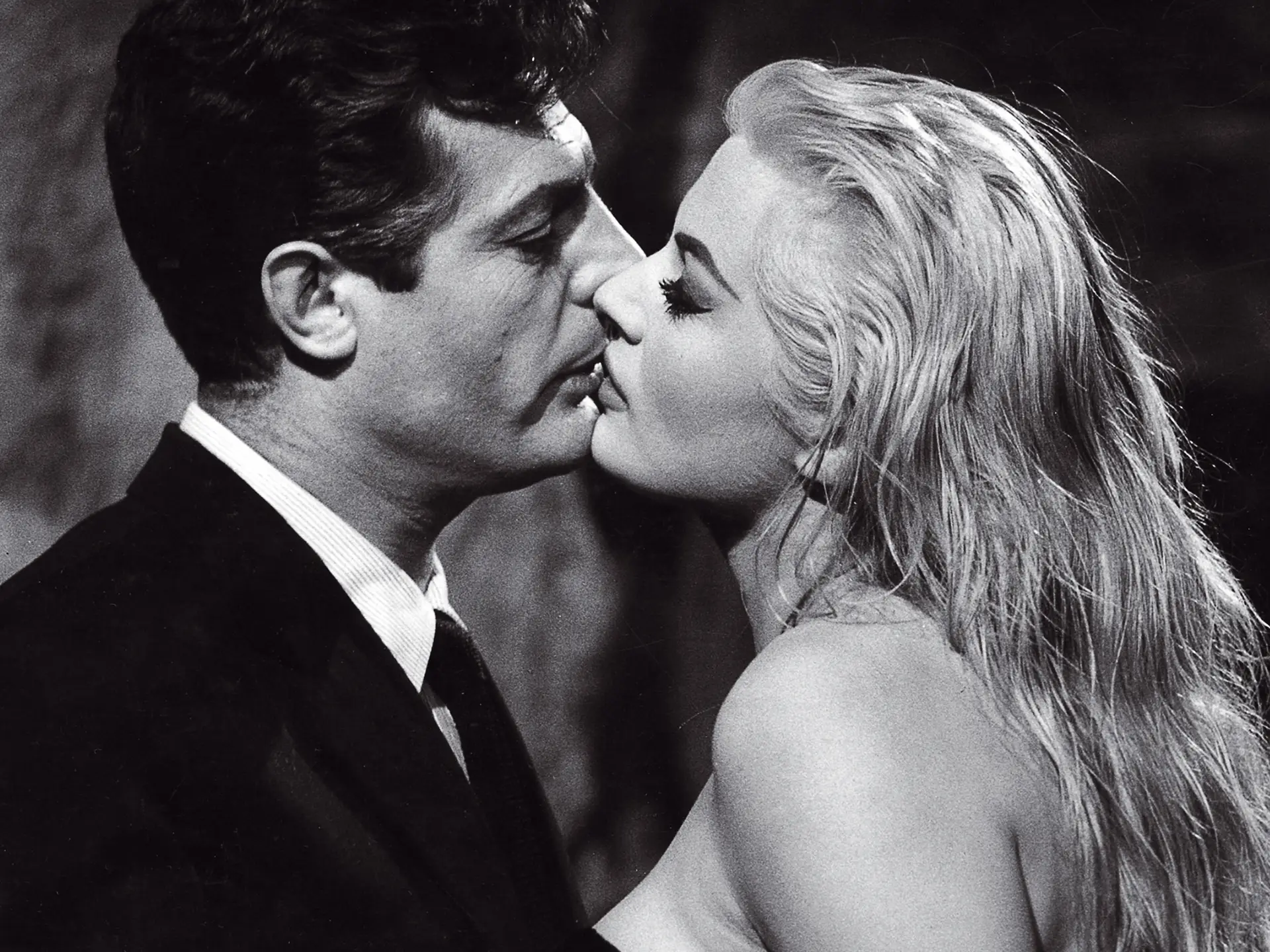 Marcello Mastroianni e Anita Ekberg em “A Doce Vida”, de Federico Fellini (1960). O filme é exibido domingo, às 13h, a 19 de agosto  e a 2 de setembro